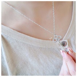 Allereya Crystal Key Pendant Necklace, Silver Rhinestone Key Necklace, Minimal Key Necklace, Daily Chain Jewellery for Women and Girls (Silver)