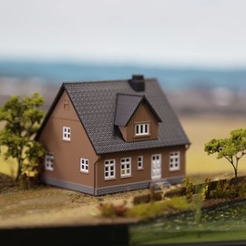 1pc N Scale 1:160 Model Village House Pre-Built Building Diorama (Black)