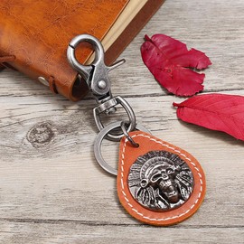 PTDIONE Punk Indian Skull Keychain for Men Leather Key Ring Holder Car Keys Chain with Metal Hanging Buckle for Bag Purse Jeans (Light Brown)