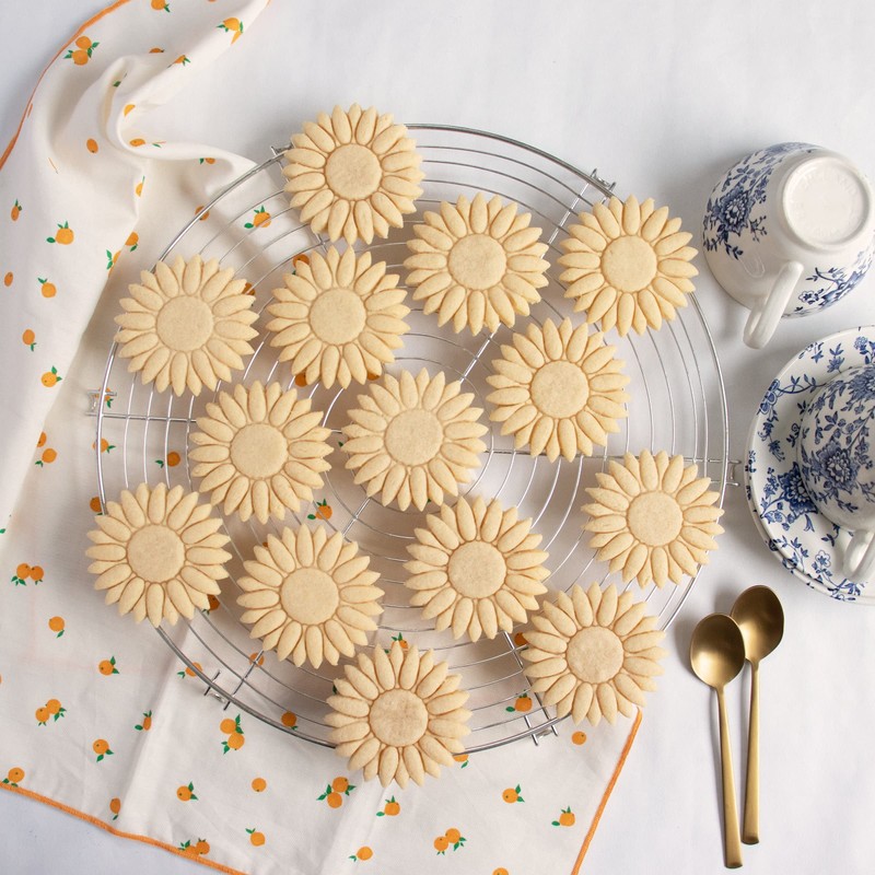 Sunflower Cookie Cutter, 1 Piece - Bakerlogy