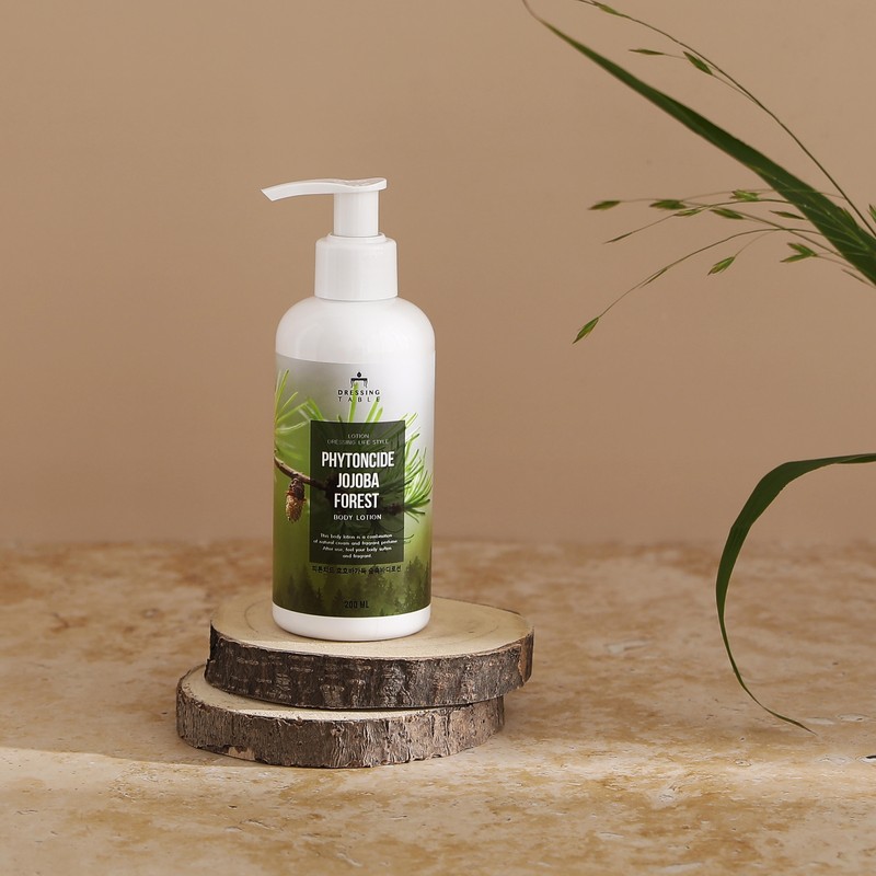 It's not sticky, but it's very moisturizing. Phytoncide forest body