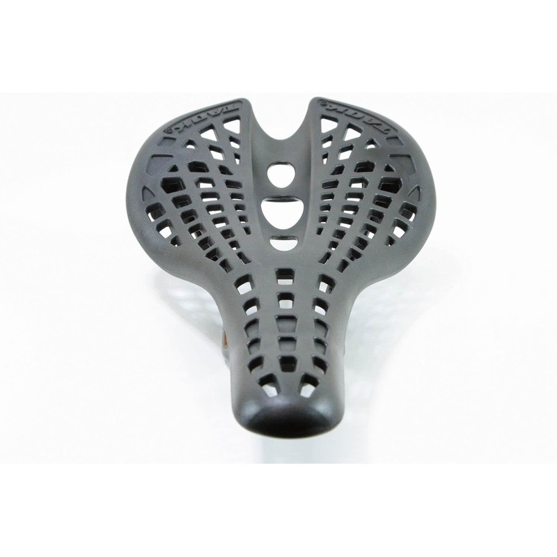 Lightweight 7.4 oz (210 g) Leather in timeless racing saddle