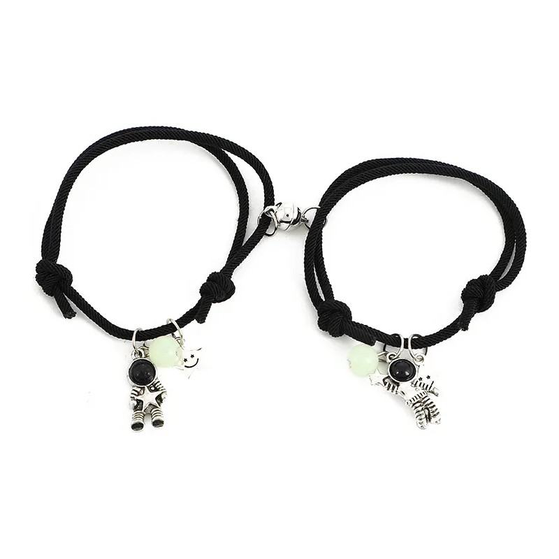 Set 2 Pulseras Para Parejas Imán Astronauta Brilla Oscuridad Color