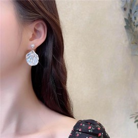 W WEILIRIAN Boho Pearl Shell Earrings Shell Dangle Drop Earrings Pearl Ear Studs White Shell Earrings Beads Dangle Earrings Jewellery for Women and Girls Gifts, Alloy Steel