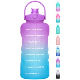 Botella de agua con pajita, 128 onzas, sin BPA, a prueba de fugas, con tiempos para beber, perfecta para fitness, gimnasio, camping, deportes al aire última intervensión, botella de agua de galón (morado/azul)