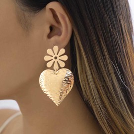TseenYi Boho Heart Dangle Earrings Gold Textured Heart Earrings Vintage Flower Stud Earrings Large Hammered Heart Drop Earrings Metal Heart Love Earrings Jewelry for Women and Girls