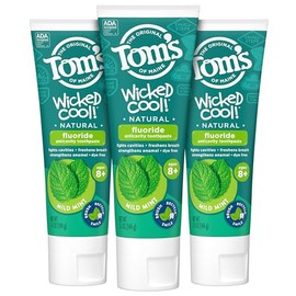 Tom's of Maine Pasta de dientes infantil con flúor, aprobado por ADA, pasta de dientes natural, sin tintes, sin conservantes artificiales, menta suave, 5.5 onzas. Paquete de 3 (el embalaje puede variar)