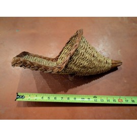 Handmaids VINTAGE NOS WICKER CORNUCOPIA HORN OF PLENTY 16 INCH w Feet New