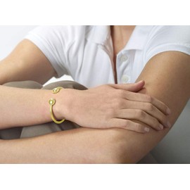QRAY Gold Standard Steel Golf Athletic Bracelet Men Women C-Shaped Health Wellness Bracelet (Large: 7.75"~8.5")