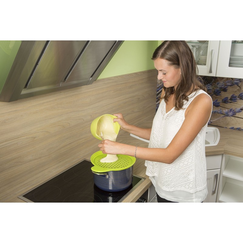 Muxel's spaetzle Wonder: Spätzle Board/Spätzle Noodle Strainer Scraper in Yellow