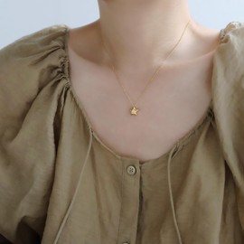 Lucky Star Pendant Chain Necklace for Women Surgical Stainless Steel Hypoallergenic Golden Chunky Five-Pointed Star Link Chain Necklaces Adjustable Lightweight Jewelry Chic Gift for Holiday Birthday 18 Inches