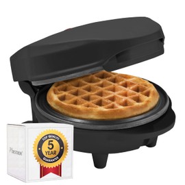 Bestron Mini Waffle Iron for Classic Waffles, Small Waffle Maker with Non-Stick Coating, for Children's Birthdays, Family Parties, Easter or Christmas, 550 Watt, Colour: Black