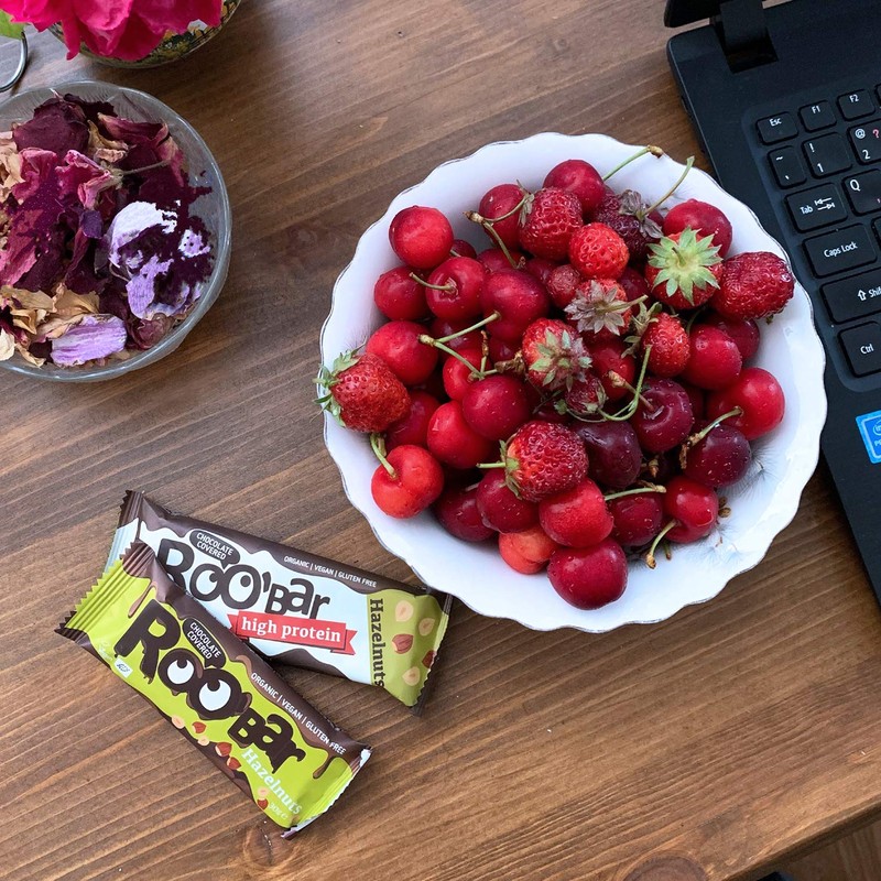 Roobar Haselnuss-Riegel mit Schokoladenüberzug – 100% Bio, Vegan, Fruchtriegel, milchfrei