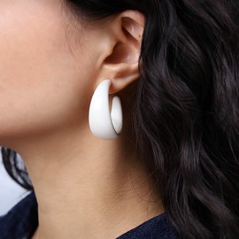 TseenYi Vintage Resin C Hoop Earrings White Chunkly Acrylic C Earrings Thick Wide Dome Acrylic Earrings Acetic Acid Board Hoop Earrings Jewellery for Women and Girls, Resin