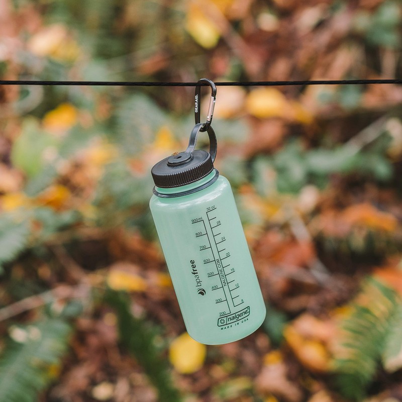 GEAR AID 325 Paracord and Carabiner, Utility Cord for Camping