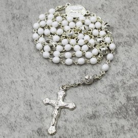 FARPortugal Portuguese White Glass Bead Rosary with Silver Crucifix and Fatima Medal - 4mm Beads, Decorative Silver Elements, Includes Heart-Shaped Case