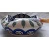 Handgefertigter Keramik-Aschenbecher mit rundem Muster in Blau und Grün, traditionelles
