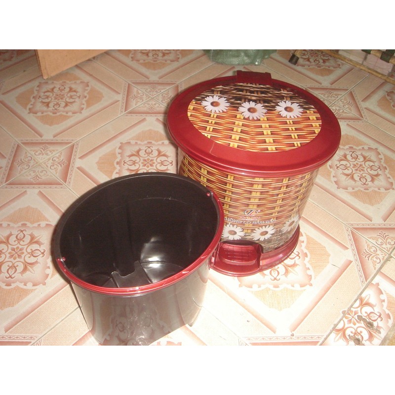 Decorative 10 L Oval Plastic Step Trash Can 13" Tall,