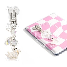 Kaciola - Cadenas de abalorios para Kindle, colgante de estrella koi, color blanco, bonito colgante de teléfono con lector electrónico, accesorios de regalo para lectores, amantes de los libros