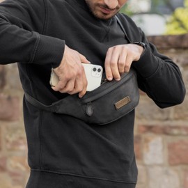 DRAKENSBERG Leather Bum Bag 'Mel' for Men and Women - Waist Bag and Belt Bag in Vintage Design, 2L, Vintage Black, shoulder bag