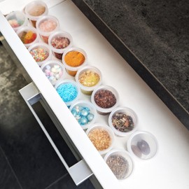 com-four® 96 x Storage Containers with Lids - Universal Plastic Containers with Closure - Stackable Cups for Cosmetics, Cream, Lotion and Craft Materials - 35 ml Each Empty Tin (Pack of 96)