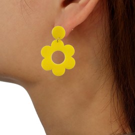 Daisy Earrings for Women Acrylic Flower Earrings Double Daisy Drop Earrings Spring Earrings Sunflower Dangle Earrings Yellow Pink Floral Earrings 60s 70s Earrings