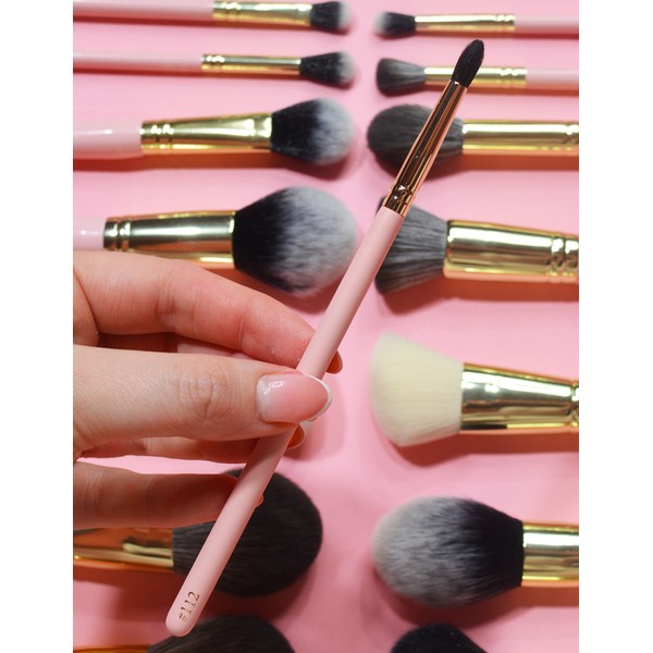 P.Louise #112 Petite Rounded Fluffy Blender Brush