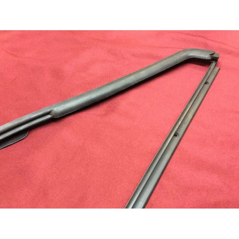 TOP QUALITY 1966-1977 EARLY FORD BRONCO PREMIUM VENT WINDOW SEAL