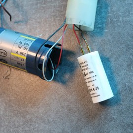 Somfy Roller Shutter Capacitor 2.5µF 2.8 mm Faston Capacitor Cylindrical 2.8 mm Faston Capacitor for Roller Shutter Repair High Quality and Long Life Flat Base 450 V