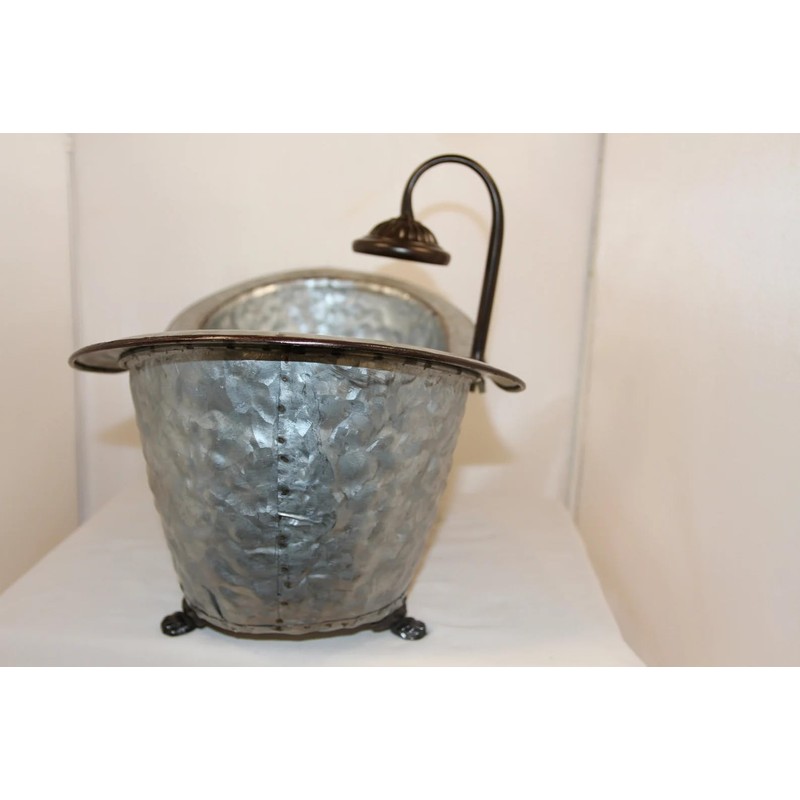 Decorative Metal Claw Foot Bathtub Planter/Garden Decor/Home Decor/Bath Decor
