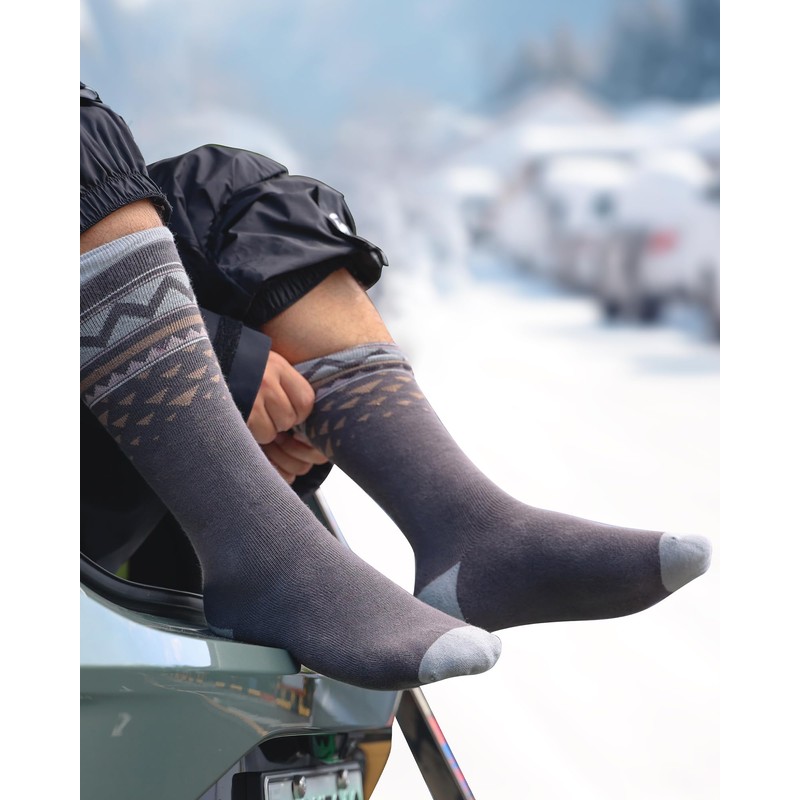 OutdoorMaster Ski Socks, 2/3/4 Pack Snowboarding Socks for Men &