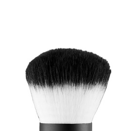 e.l.f. Brocha Facial Kabuki, Brocha de Maquillaje de Tamaño de Viaje para Aplicación Precisa y Controlada sobre la Marcha, Vegana y Libre de Crueldad 