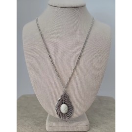 PAPARAZZI JEWELRY Long Leaf  Pendant Necklace And Earring Set NWT Silver Tone