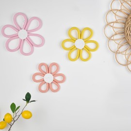 Saiories 3 Pcs Boho Nursery Decor Daisy Flower Woven Macrame Wall Hanging 3 Size Daisy Decor Flower Wall Decor Bohemian Nursery Home Wall Decor for Kids Nursery Dorm Wall Art Pink