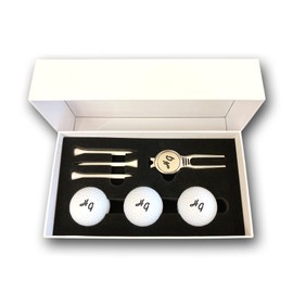 Golfball Set mit Gravur Initialen personalisiert 3 Wilson Golfbälle Pitchgabel und 3 Tees in Geschenkbox weiß Wunschtext Geschenk Golfer/in (Set mit 3 Wilson Ultra Bällen)