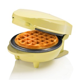 Bestron Mini waffle iron for classic waffles, small waffle maker with non-stick coating, for children's birthdays, family parties, Easter or Christmas, retro design, 550 watts, colour: yellow