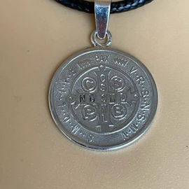 Dije medalla de San Benito doble vista de plata 925 para mujeres y hombre. Joyería para Mujer y Hombre, ideal como Regalos para Hombre y Mujer Originales, Regalos para mamá o papá, perfecto para la pareja. Ideal para aniversario, cumpleaños, 14 de febrer