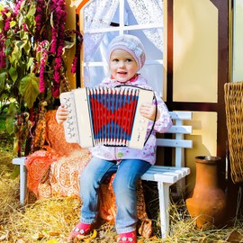 Children's Accordion, 10 Buttons, Accordion Button with Strap, Ziehamonikar Musical Instrument Gift for Beginners, Accordion Adults and Children from 3 Years, White