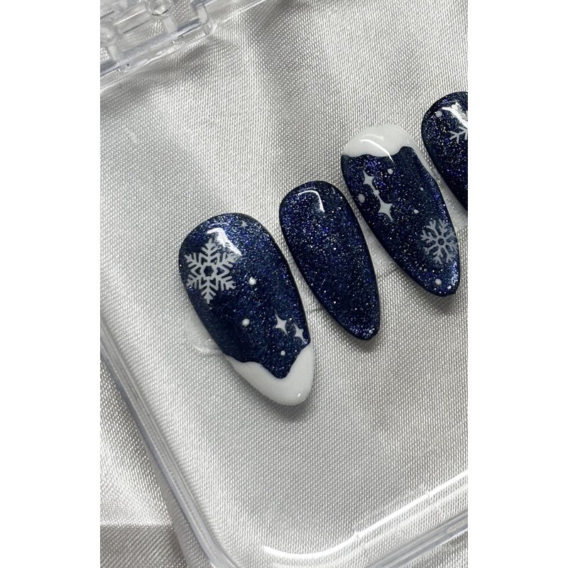 Deep Blue Snow Nail Tips - Short Nose Pin /