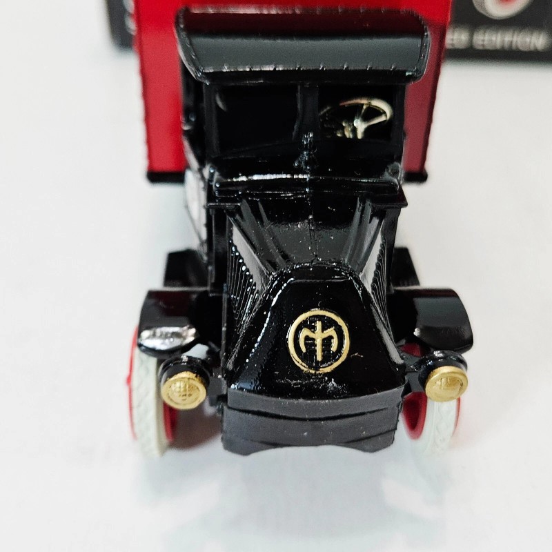 Ertl Mack Bulldog Lubricant Truck 1925 Texaco Die Cast Metal