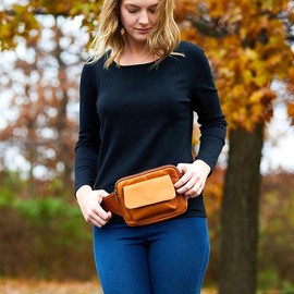 Le Donne Leather Waist Bag - Stylish & Fashionable Fanny Pack - Designer Belt Bags For Men & Women - Everywhere & Everyday Journey Bag With Adjustable Strap