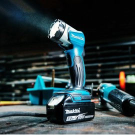 Makita DML802 18V LXT Lithium-Ion Cordless L.E.D. Flashlight with Bare Tool