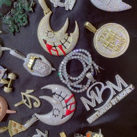 ICEDIAMOND Shiny CZ Simulated Diamond Grinning Crescent Moon Necklace, Ice Cold Zircon Gothic New Moon Pendant, Gold-Plated Hip Hop Jewellery for Men, Brass, Cubic Zirconia