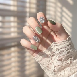 LEVGAL Magnetic Nail Tips, Short, Set of 24, Fake Nails, Muscat Green, Cat Eye, Diamond Decoration, Short, Cat Eye, Magnetic Nails, Popular Nails, Japanese Style, Cute, Stylish, Simple, Double-Sided Tape Included, Coming-of-Age Style