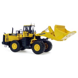 Universal Hobbies Komatsu WA 600 Wheeled Loader