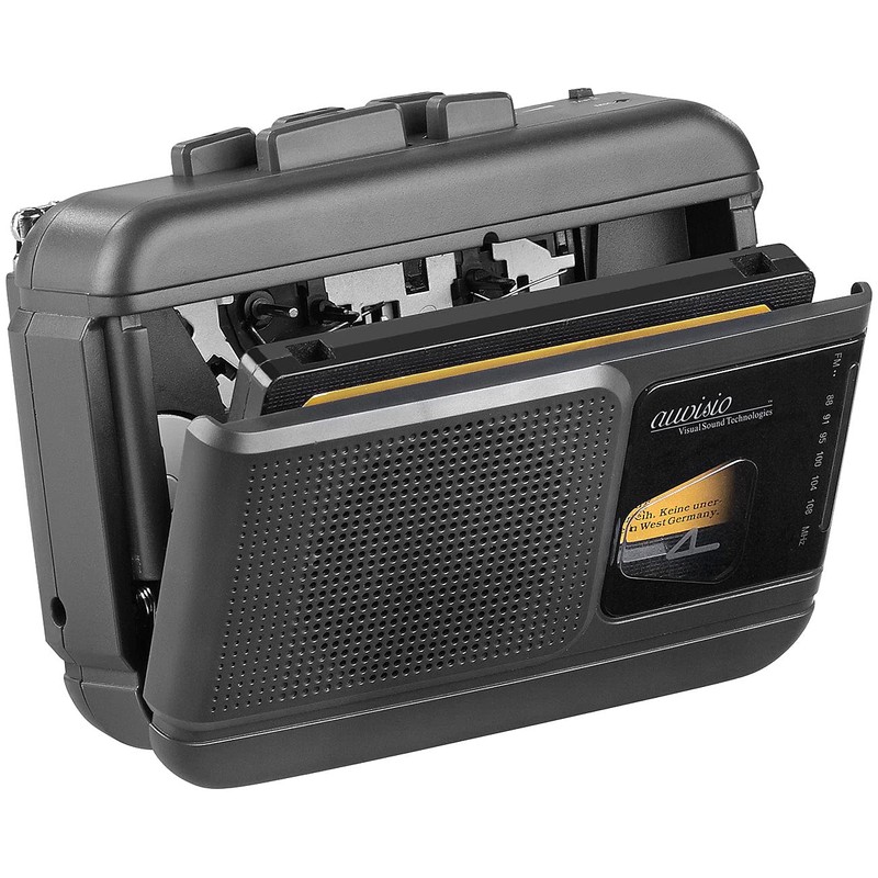 auvisio Voice Recorder: Mobile Cassette Player, Bluetooth Transmitter + In-Ear