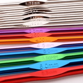 AKORD Pack Of 22 Sizes Multi-colour Aluminium & Steel Crochet Hooks Needles Yarn Weave Knit Craft Set In Case