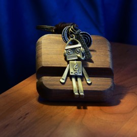 BAWAKO Schlüsselanhänger aus hochwertigen Metall mit Karabiner und bezaubernde Metall Accessoire， Schlüsselring für Autoschlüssel Wohnungschlüssel tolle Qualität (Robot)