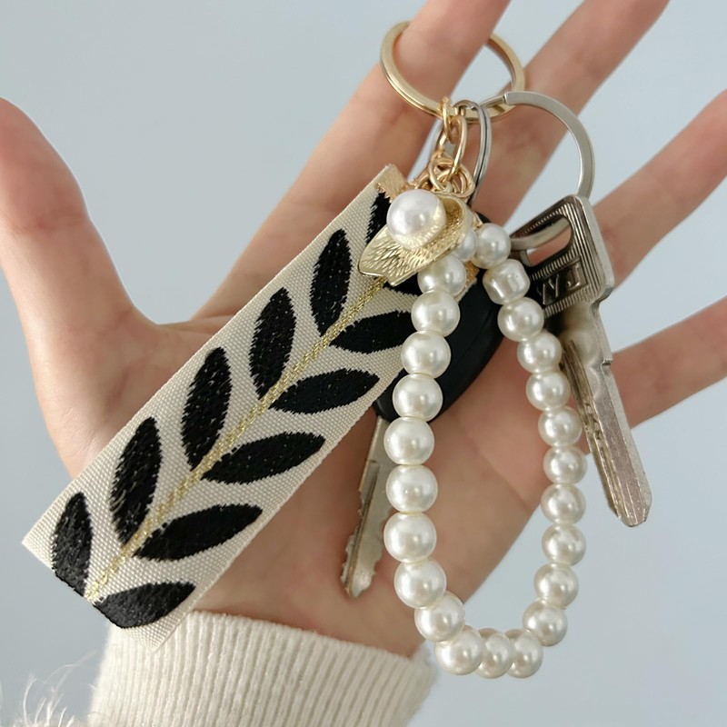 Uoocg Pearl Key Fob Short with Key Ring for Women