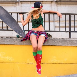 Junely Compression Socks for Women 20-30 mmhg Strawberry Knee High Socks for Running Support Nurses Pregnancy Flying Sports Strawberry Clothing Red